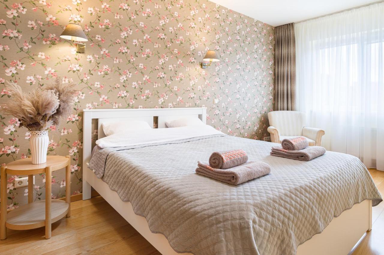 Ona'S Apartment In City Center With Private Parking Kaunas Exterior foto